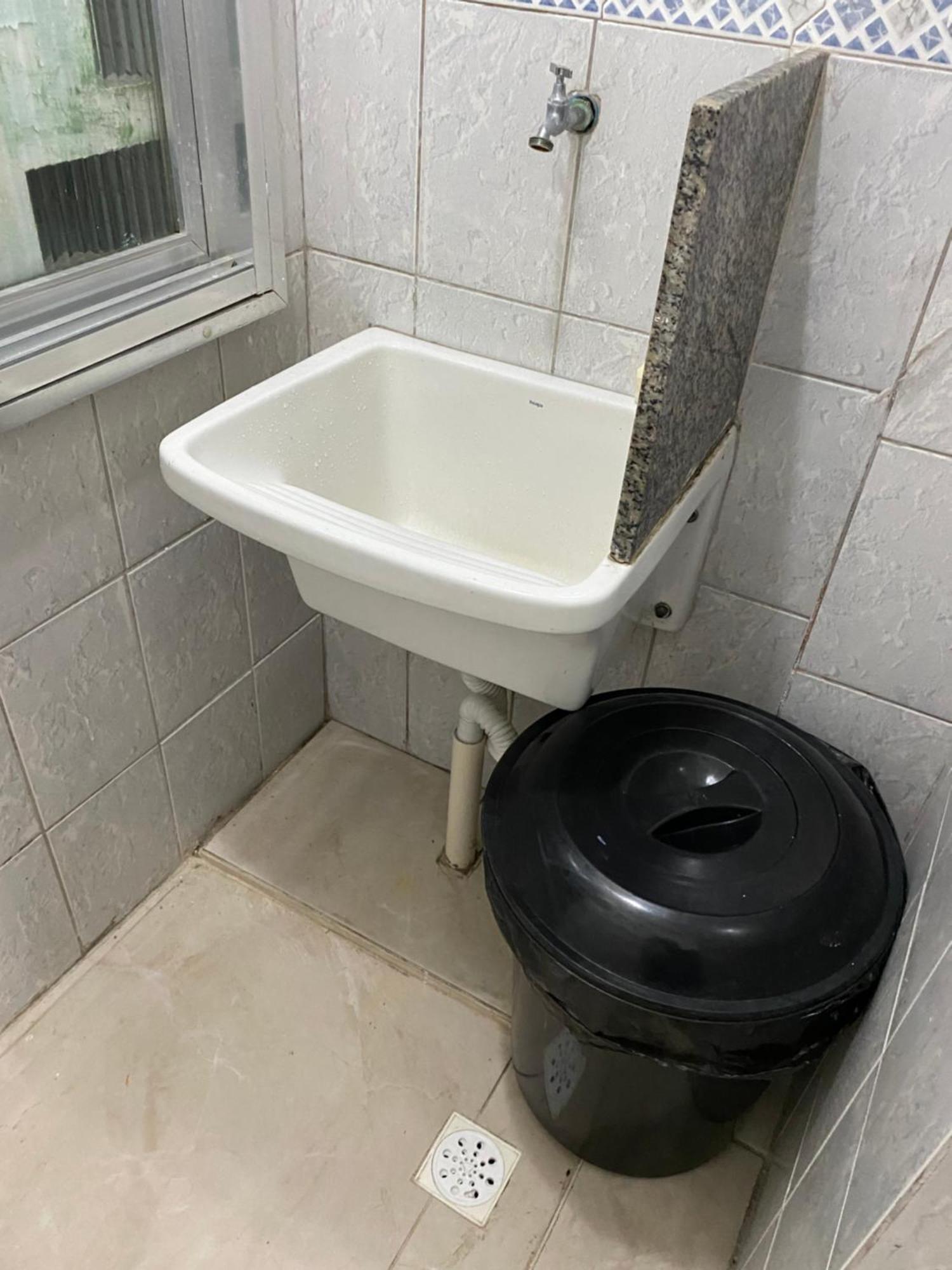 Apartamento Guaruja Enseada Caravela - Proximo Da Praia - Com Ar Condicionado E Vaga Para Carro Bagian luar foto